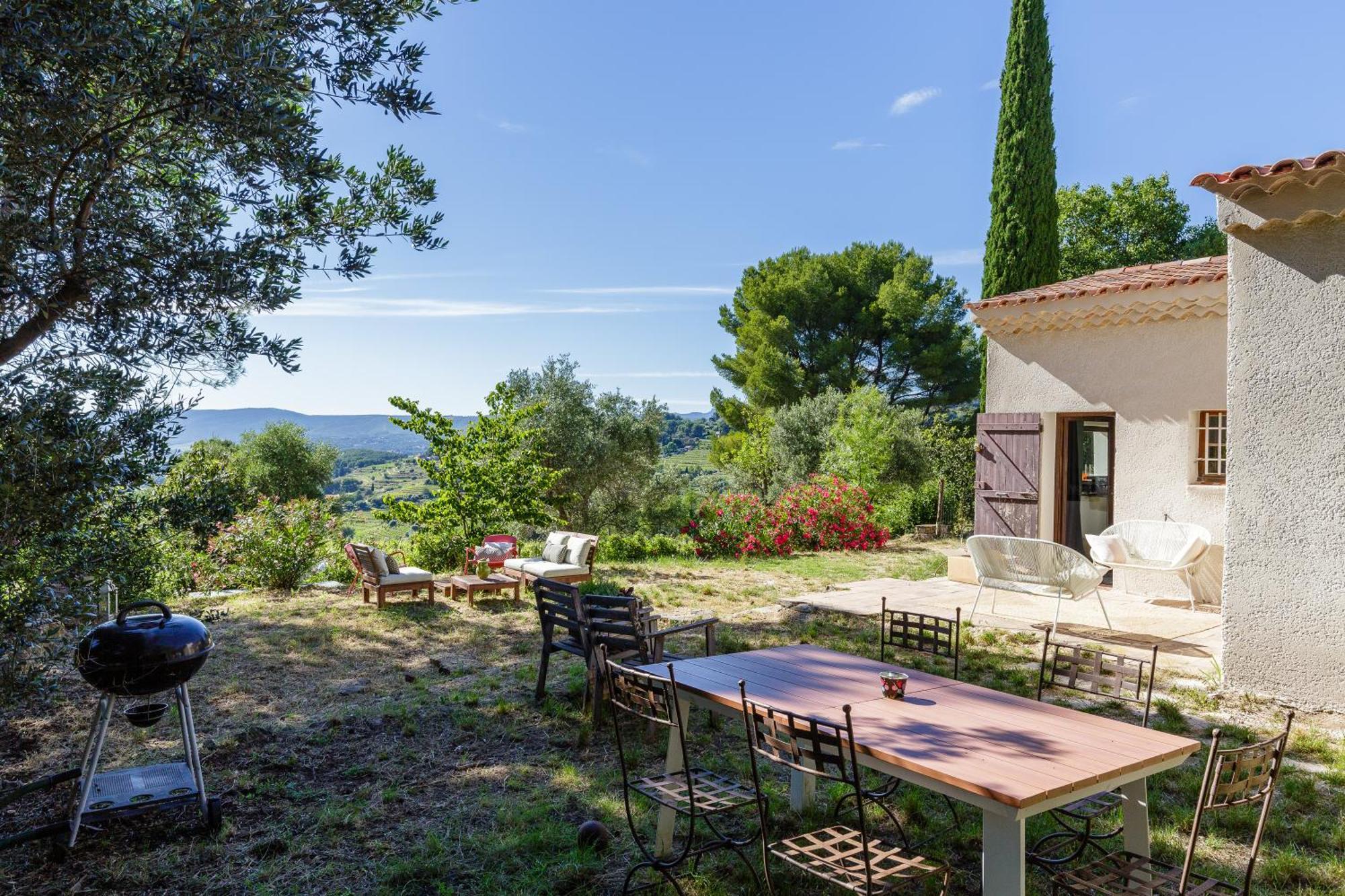 Lodges Park Castellet Provence - Gites Dans Les Vignes Aoc Bandol A 15 Min Des Plages Et Du Circuit Paul Ricard F1 Le Beausset Bilik gambar
